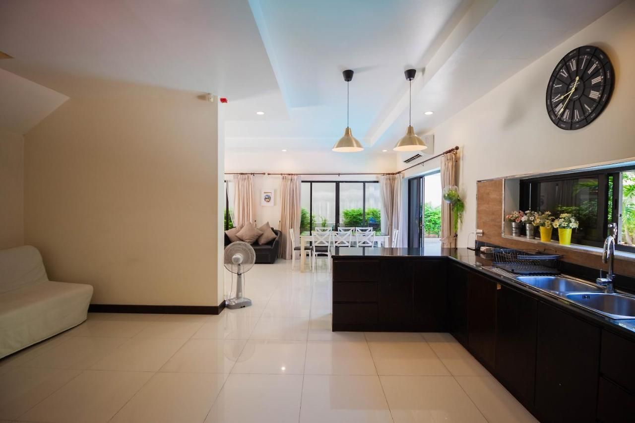 Luxury Pool 4 Bedroom 900m 1.5 Km Downtown วิลล่า