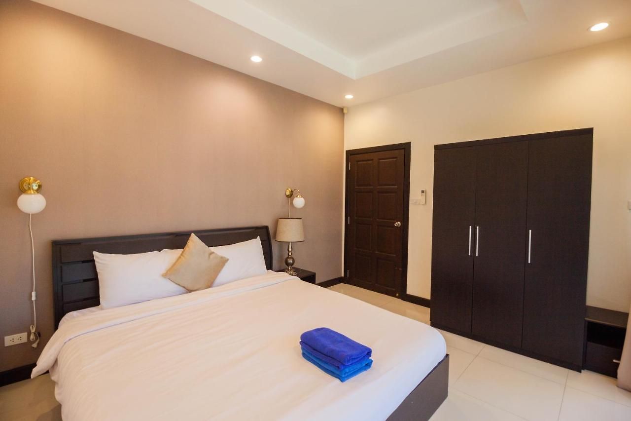 Luxury Pool 4 Bedroom 900m 1.5 Km Downtown วิลล่า *