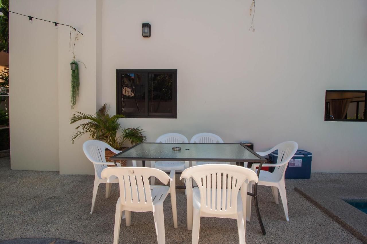 Luxury Pool 4 Bedroom 900m 1.5 Km Downtown Pattaya
