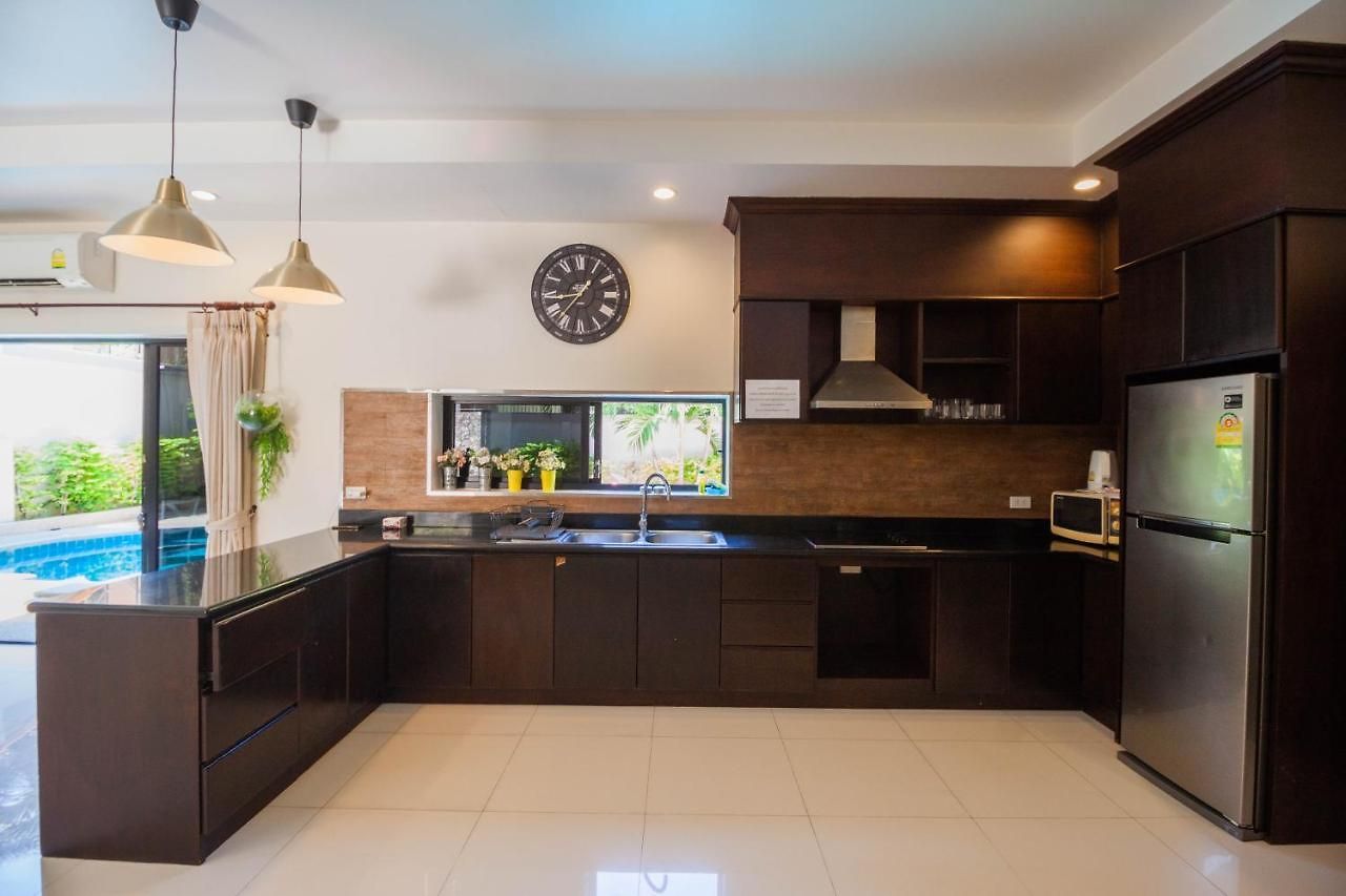 Luxury Pool 4 Bedroom 900m 1.5 Km Downtown * Pattaya