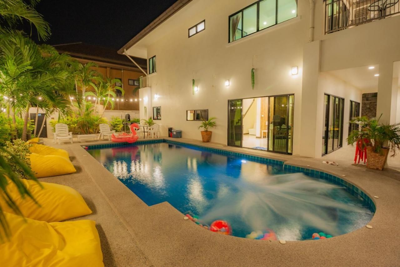 Luxury Pool 4 Bedroom 900m 1.5 Km Downtown วิลล่า