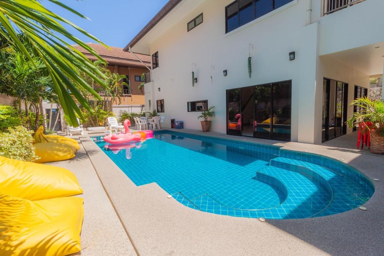 Luxury Pool 4 Bedroom 900m 1.5 Km Downtown วิลล่า Pattaya