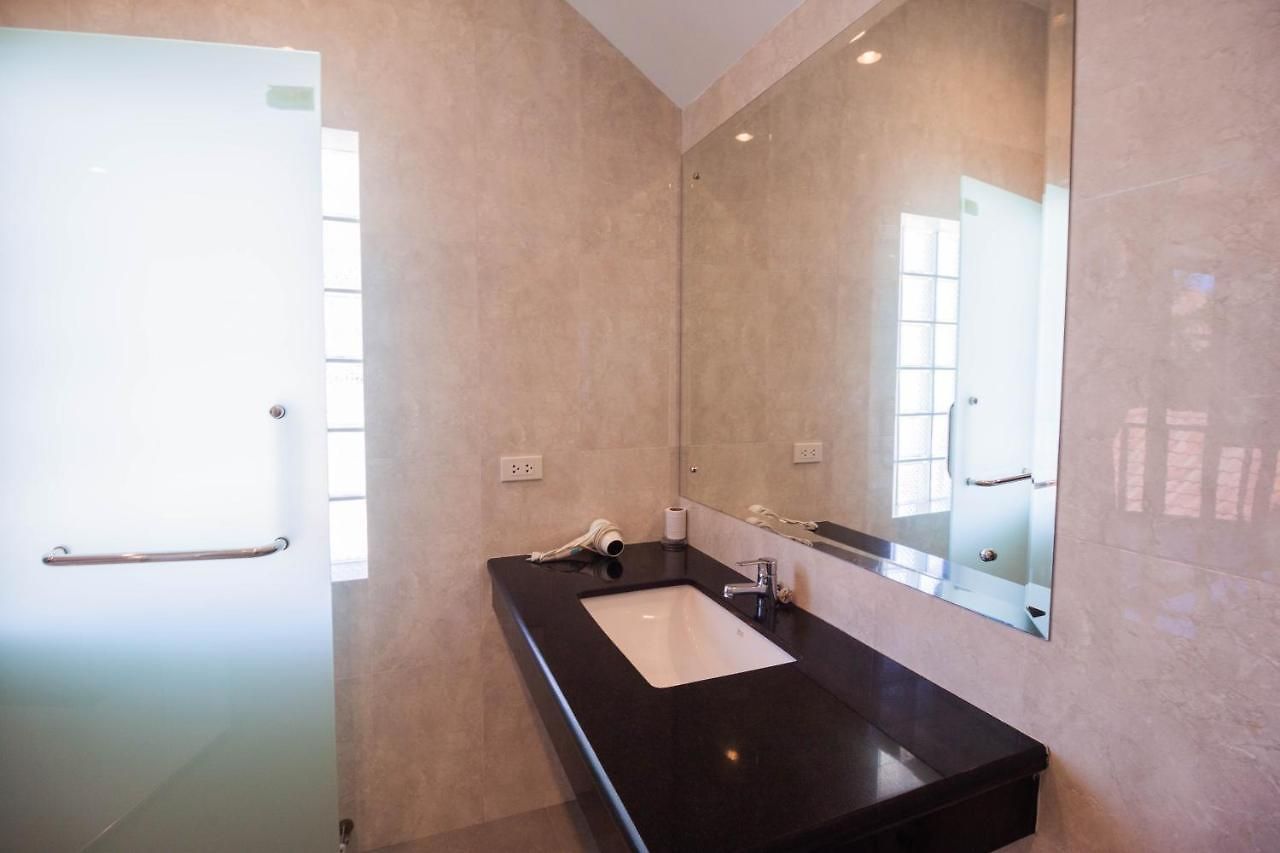 วิลล่า Luxury Pool 4 Bedroom 900m 1.5 Km Downtown *