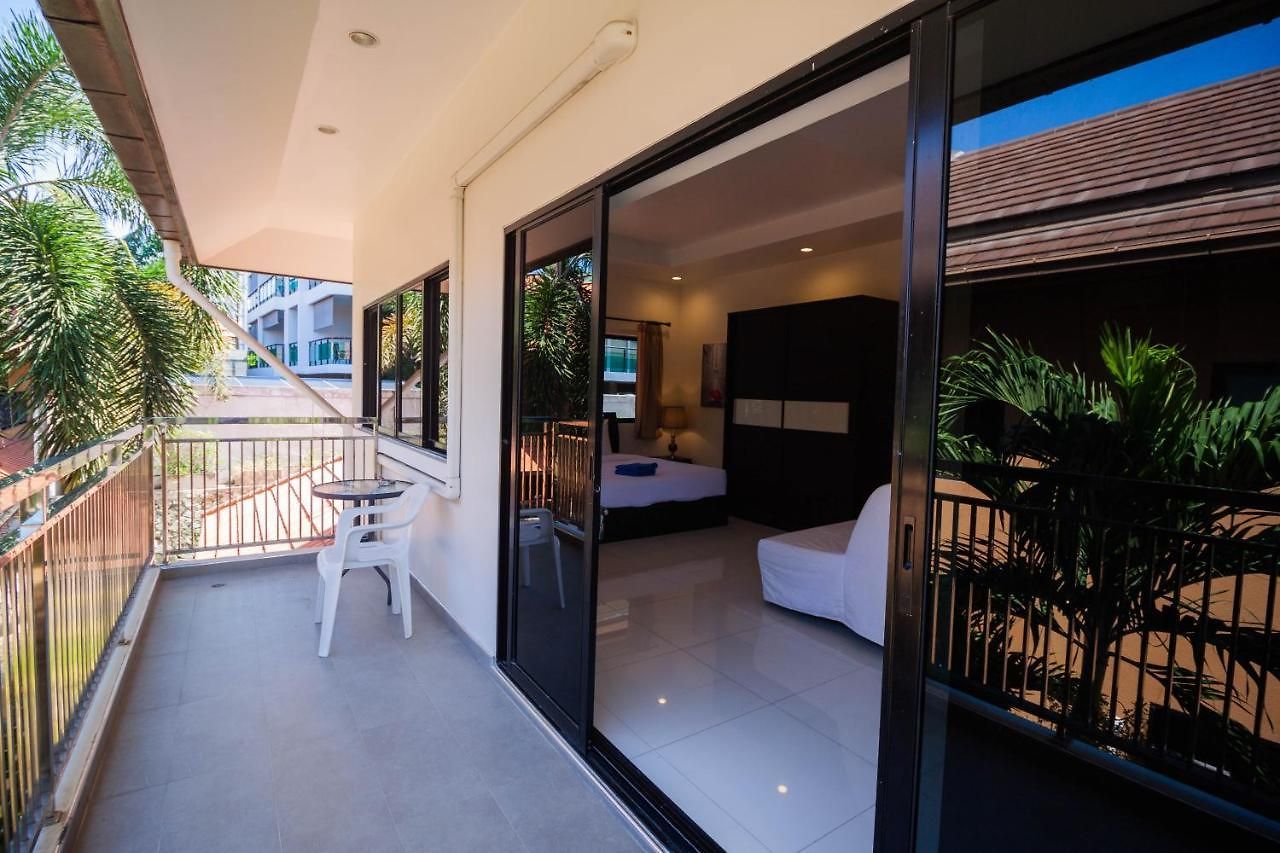 Luxury Pool 4 Bedroom 900m 1.5 Km Downtown วิลล่า Pattaya