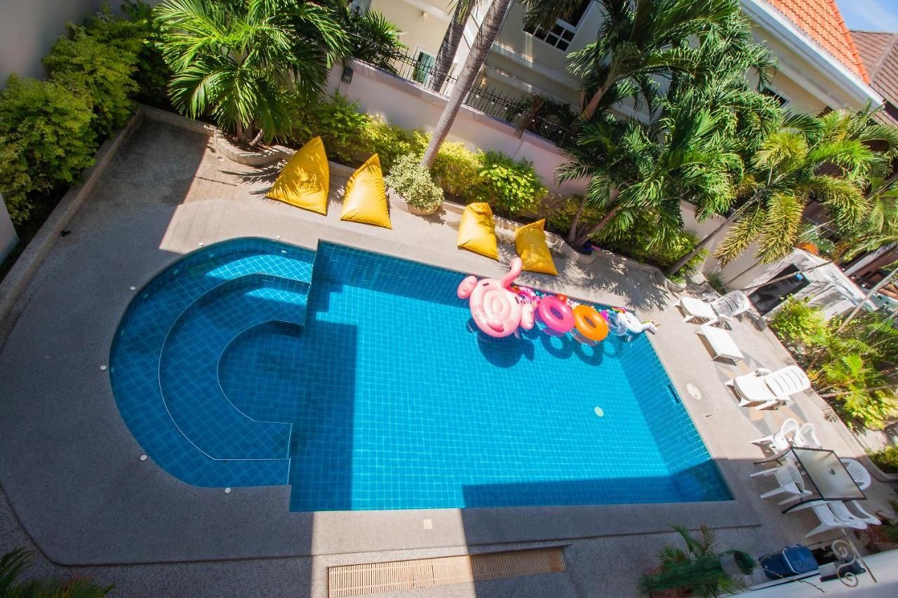 Luxury Pool 4 Bedroom 900m 1.5 Km Downtown วิลล่า Pattaya