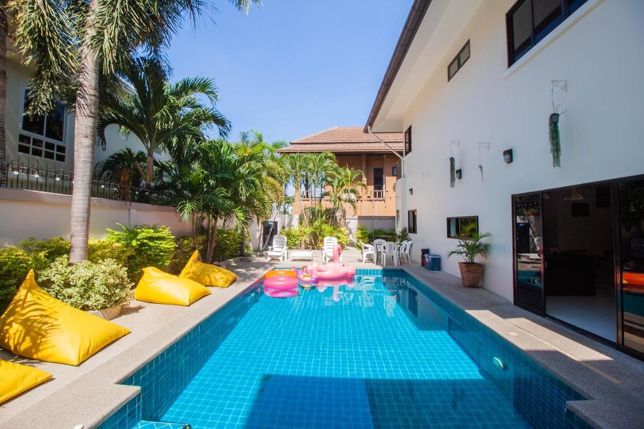 Luxury Pool 4 Bedroom 900m 1.5 Km Downtown วิลล่า *