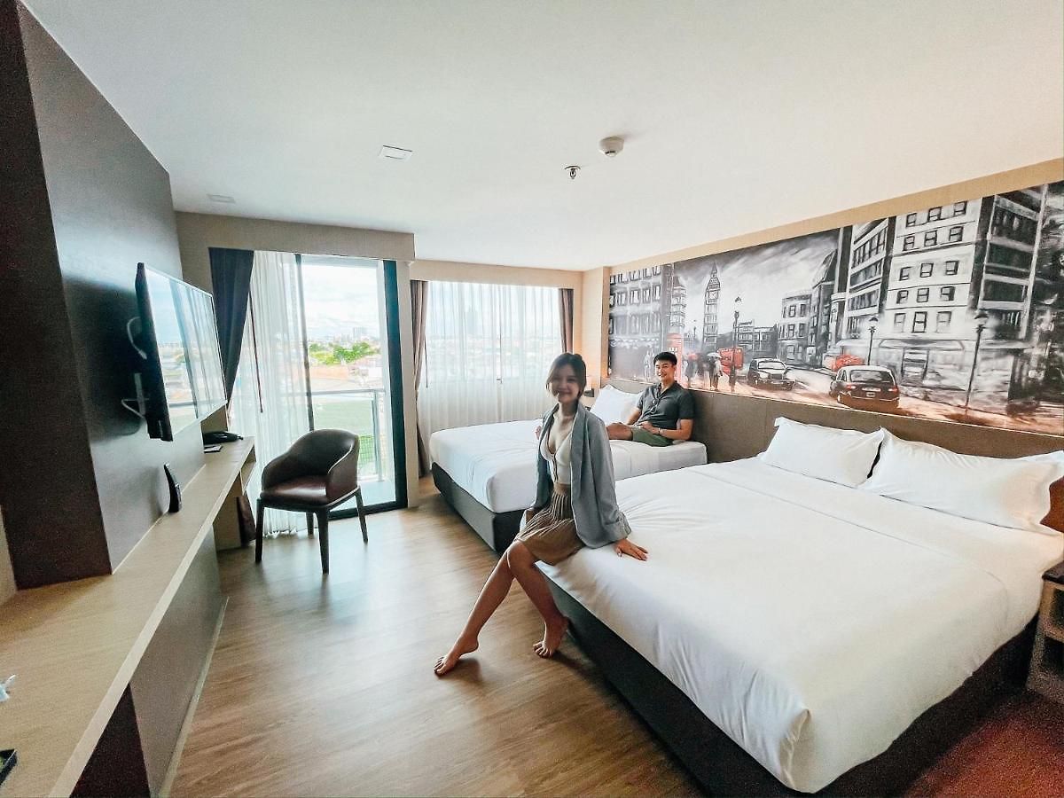 โรงแรม Glow 4*