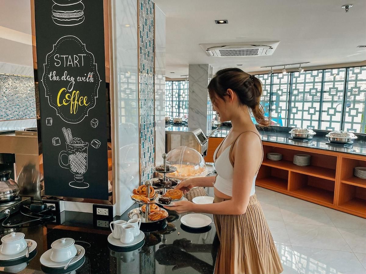 โรงแรม Glow 4*