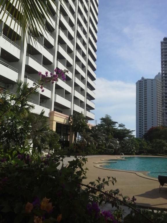 โรงแรม R-con Wongamat 4*