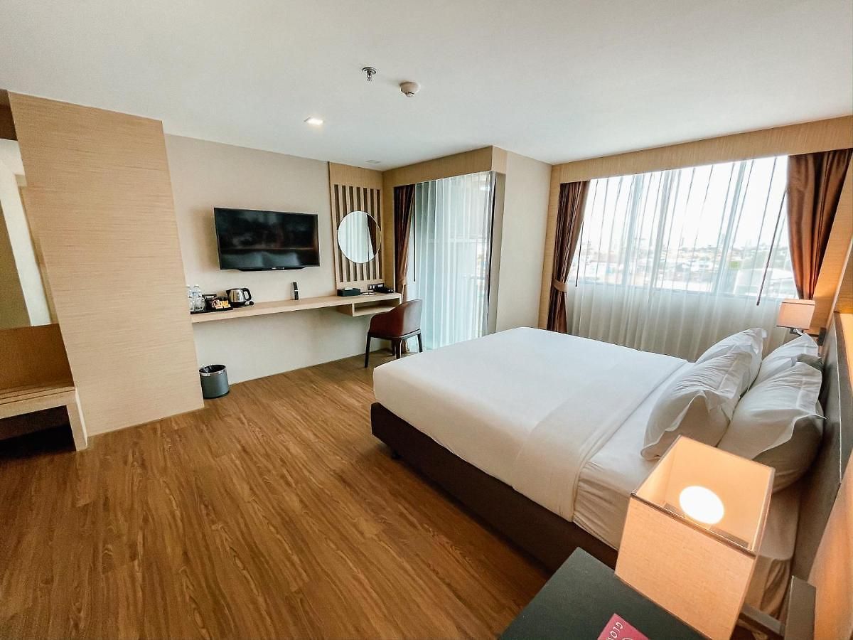 โรงแรม Glow