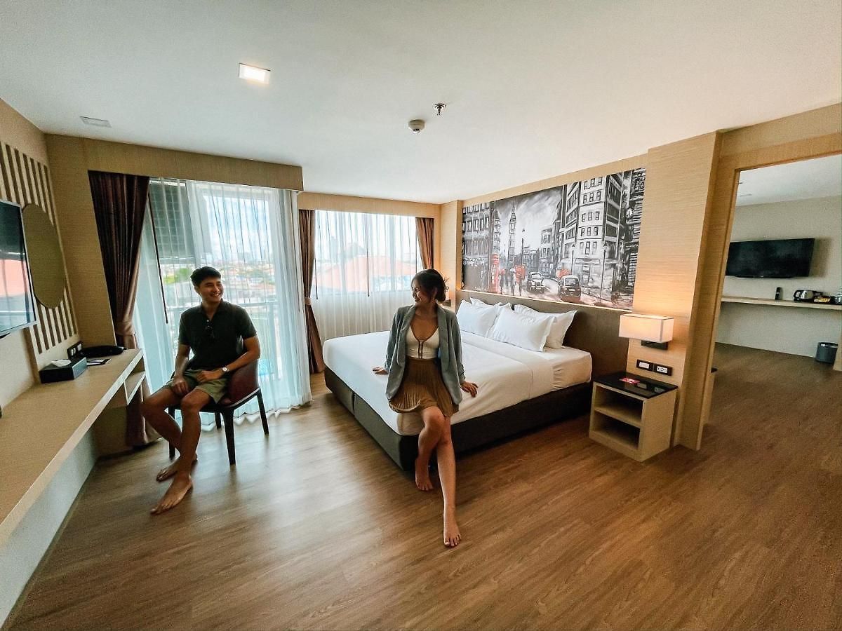 โรงแรม Glow 4*