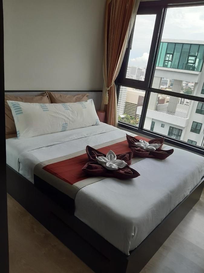 อพาร์ตโฮเทล The Base Sea View Pattaya