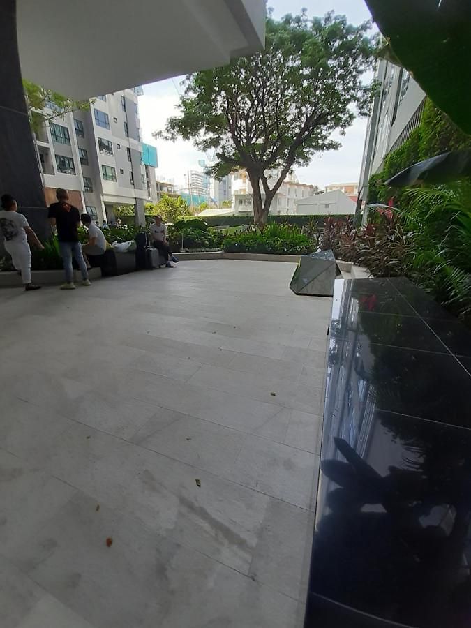 อพาร์ตโฮเทล The Base Sea View *