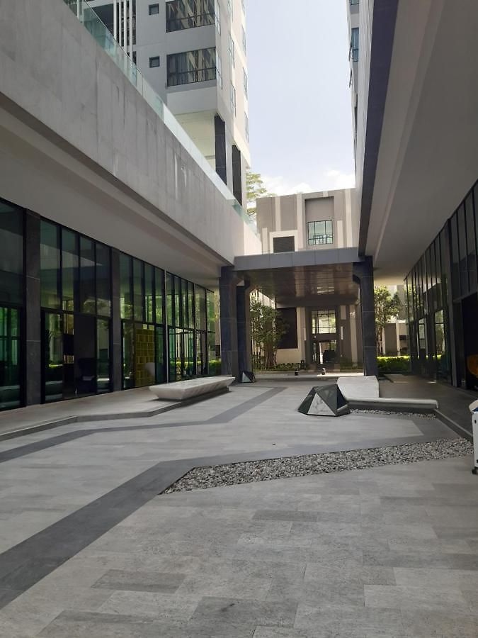 อพาร์ตโฮเทล The Base Sea View *