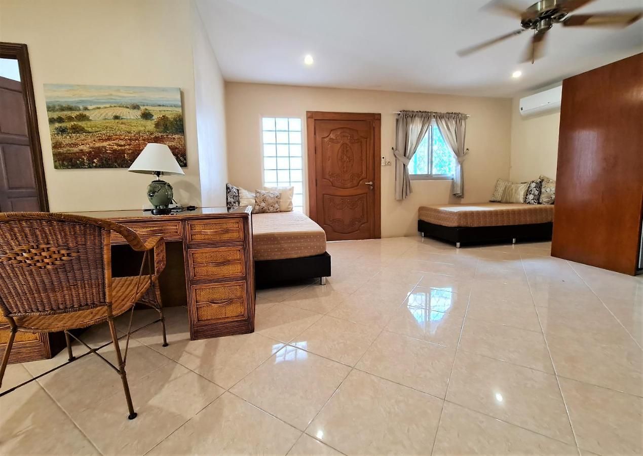 อพาร์ตโฮเทล Butterfly Garden Boutique Residences Apts And Villas, A Lifestyle Destination Ex Lg 1-3 Bedroom Units , Full Kitchen, 2 Full Bathrooms, Rain Shower, Bath, Free Bbq, Free Fast Fiber Optic Wifi, Staff 24-7