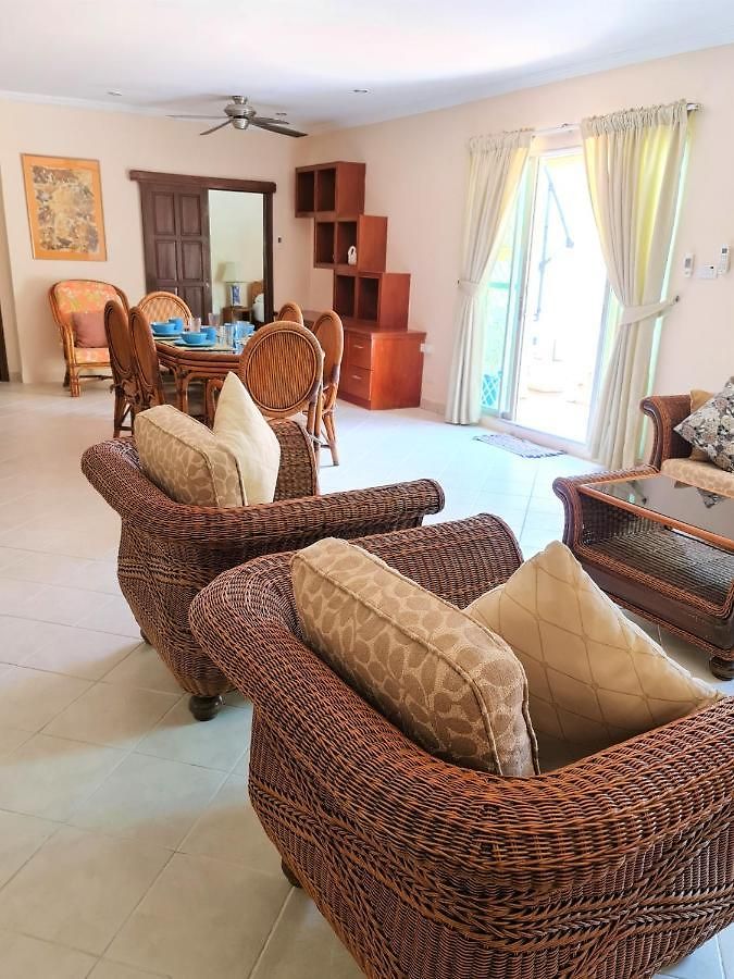 อพาร์ตโฮเทล Butterfly Garden Boutique Residences Apts And Villas, A Lifestyle Destination Ex Lg 1-3 Bedroom Units , Full Kitchen, 2 Full Bathrooms, Rain Shower, Bath, Free Bbq, Free Fast Fiber Optic Wifi, Staff 24-7