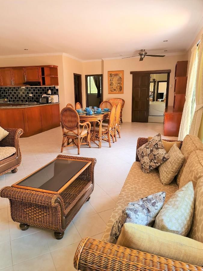 อพาร์ตโฮเทล Butterfly Garden Boutique Residences Apts And Villas, A Lifestyle Destination Ex Lg 1-3 Bedroom Units , Full Kitchen, 2 Full Bathrooms, Rain Shower, Bath, Free Bbq, Free Fast Fiber Optic Wifi, Staff 24-7