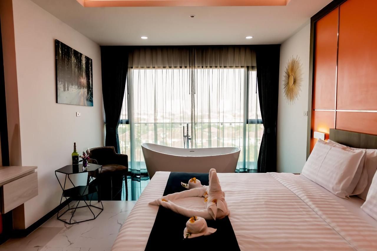 โรงแรม The Proud - Sha Certified Pattaya