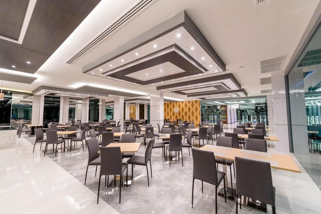 โรงแรม The Proud - Sha Certified Pattaya
