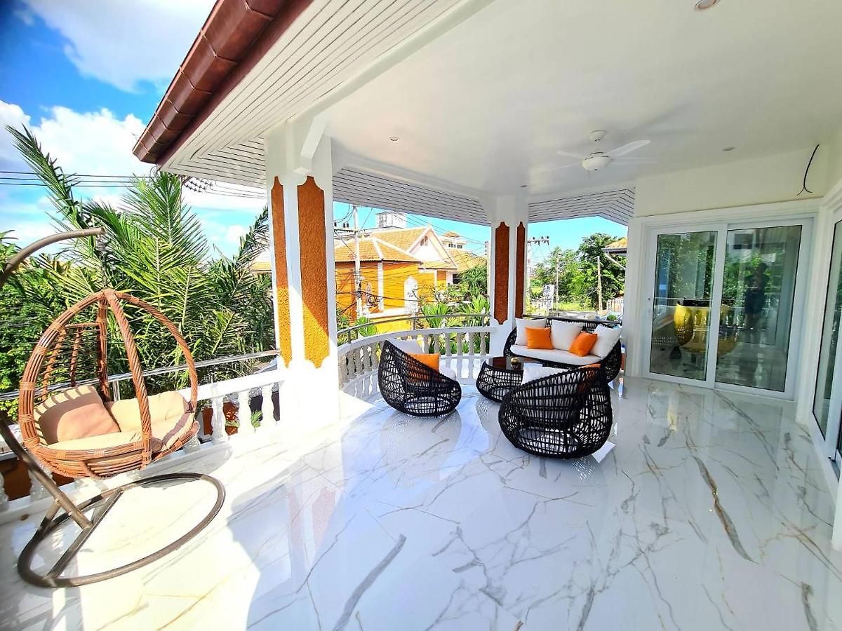 Izzyland Luxury Pool Walking Street * Pattaya