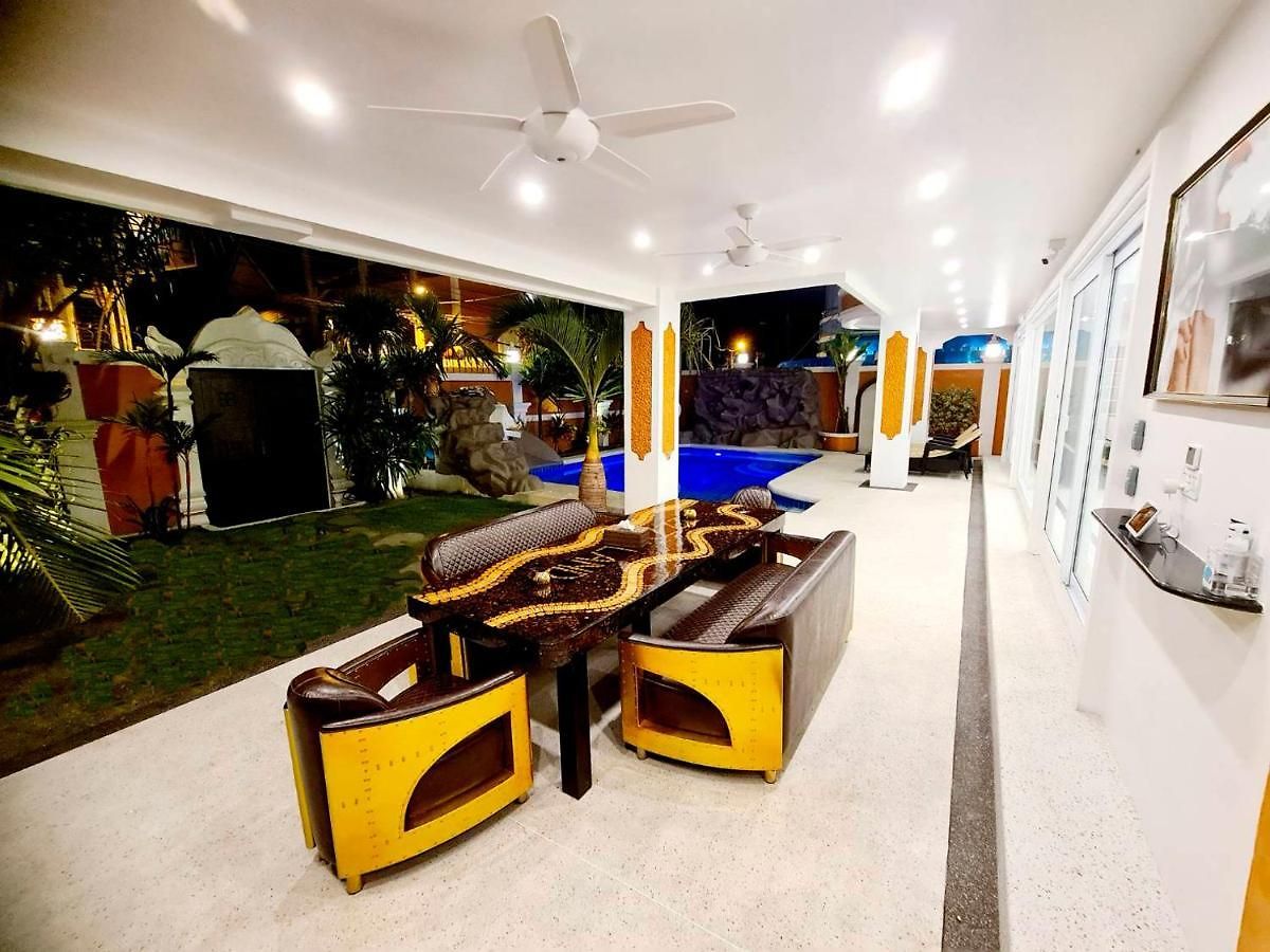 วิลล่า Izzyland Luxury Pool Walking Street