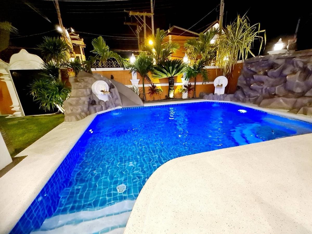 Izzyland Luxury Pool Walking Street วิลล่า Pattaya