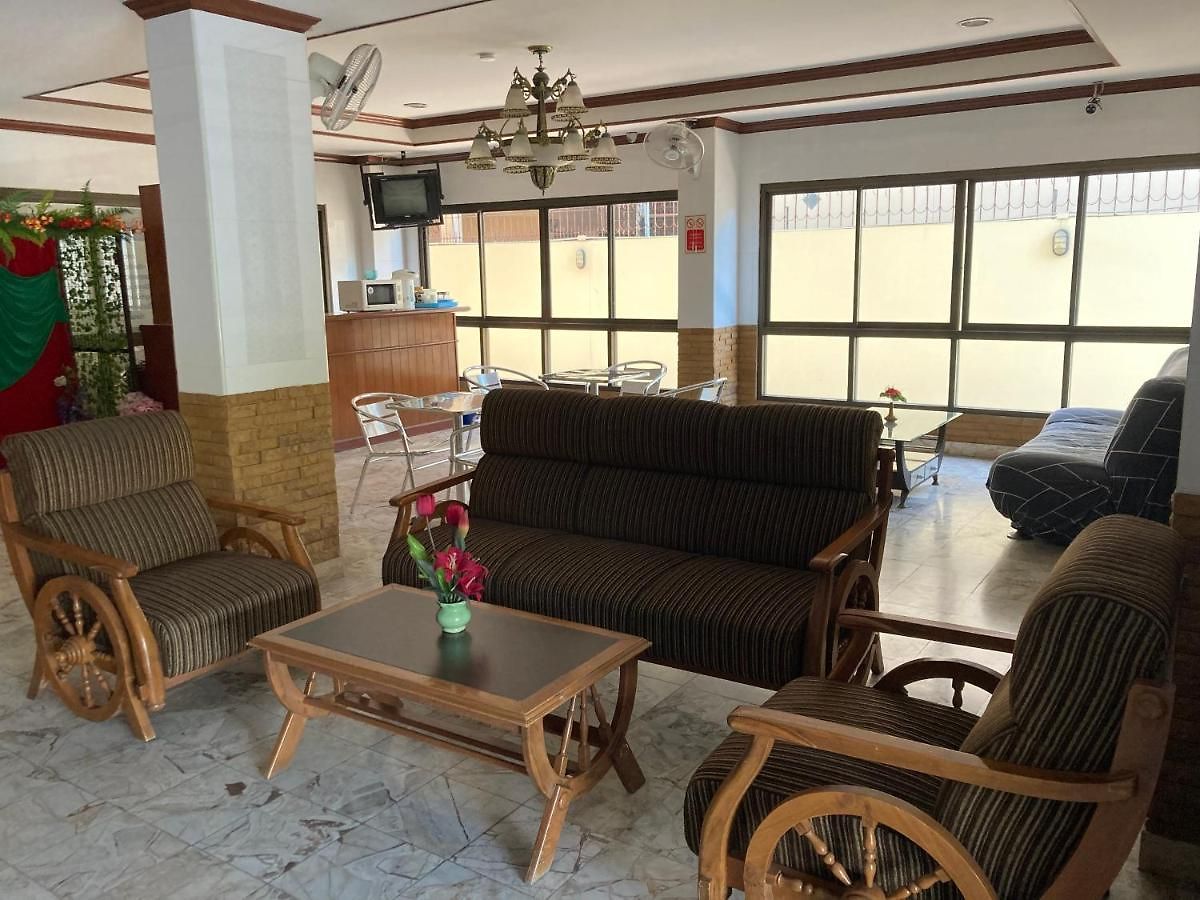 Dee Budget Hotel by Dang โรงแรมดีบัดเจดโฮเทลพัทยาบายแดง