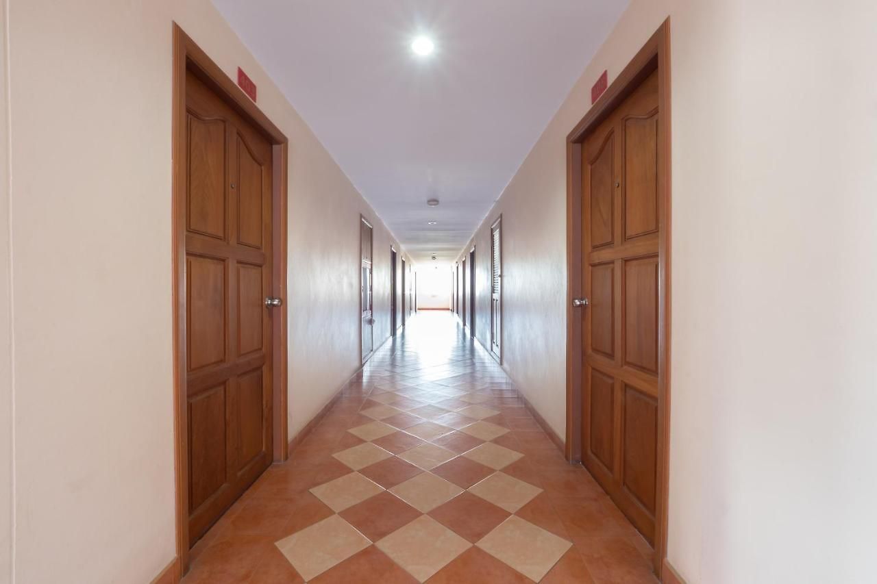 โรงแรม Reddoorz Navin Mansion 3 3*