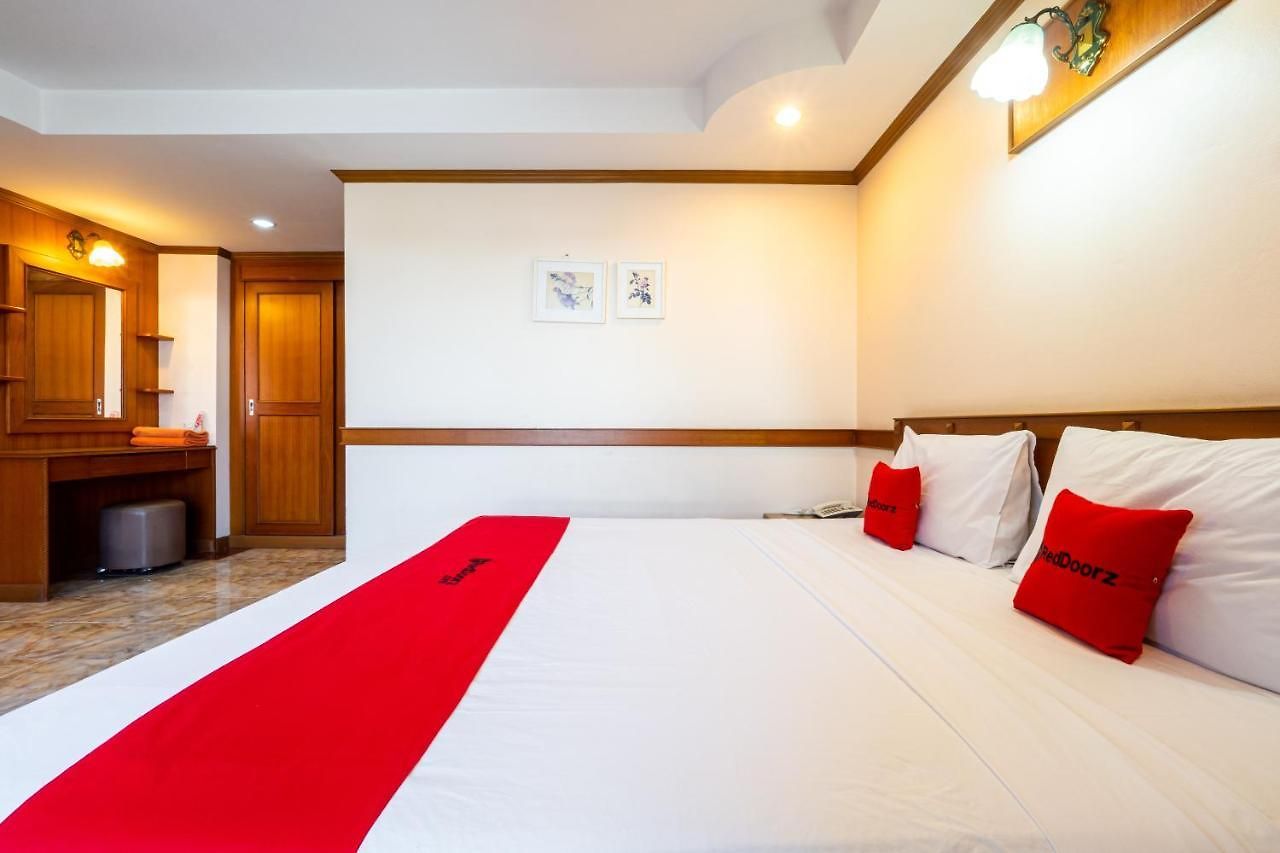 โรงแรม Reddoorz Navin Mansion 3 Pattaya