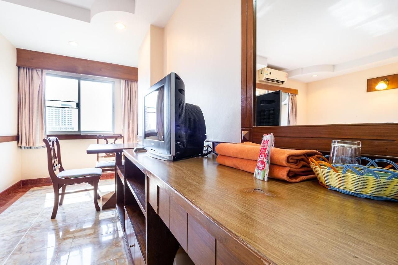 โรงแรม Reddoorz Navin Mansion 3 3*