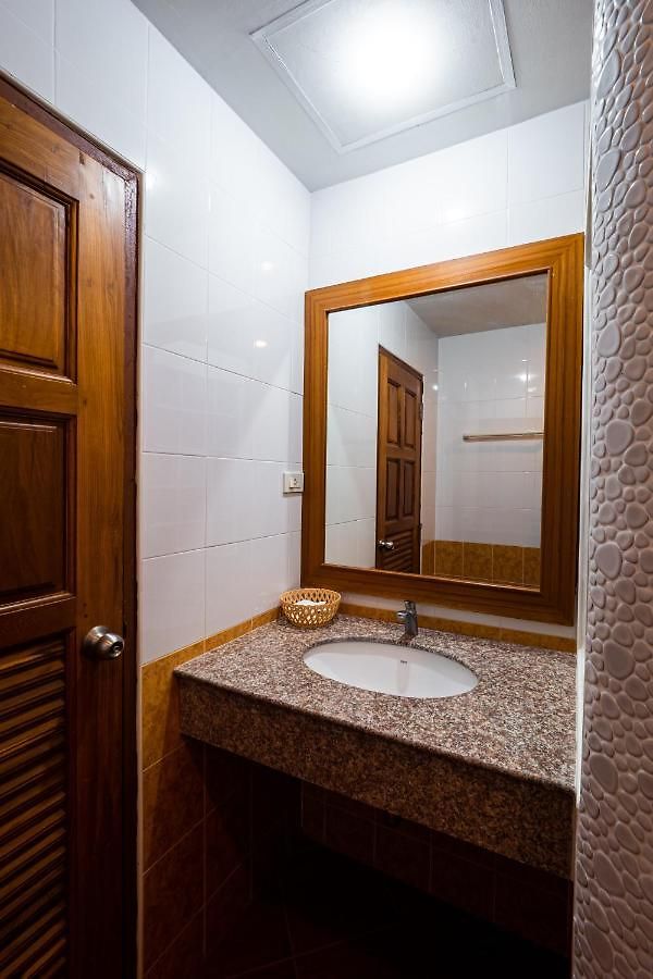 Reddoorz Navin Mansion 3 โรงแรม