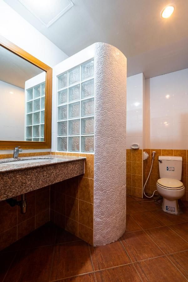 โรงแรม Reddoorz Navin Mansion 3 3*