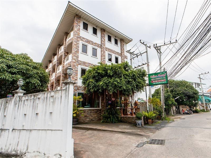 โรงแรม Selina Place 3*