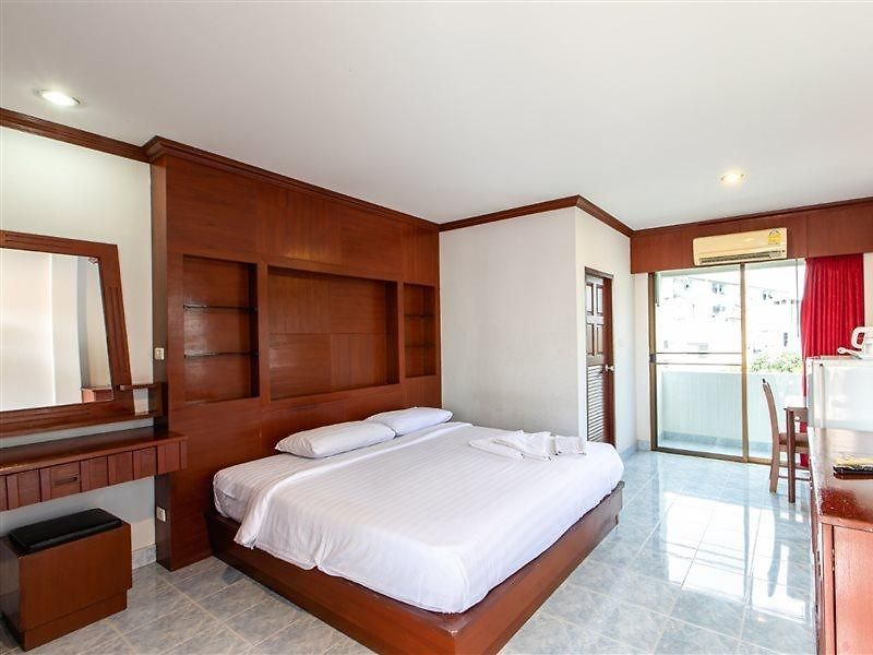 โรงแรม Selina Place 3*