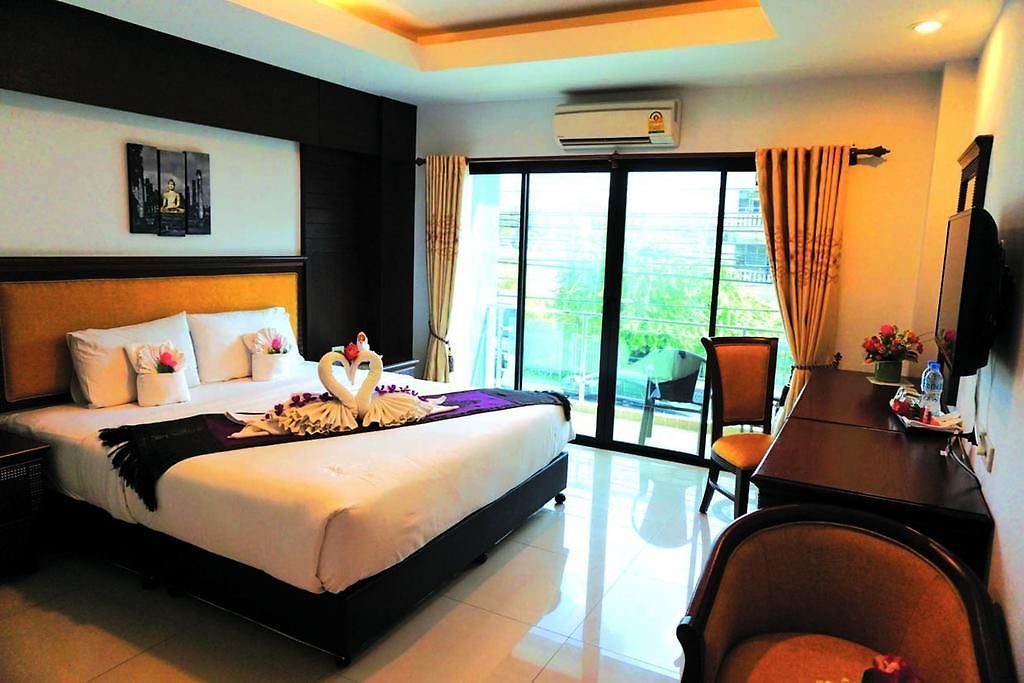 โรงแรม อายาเพลส 2*