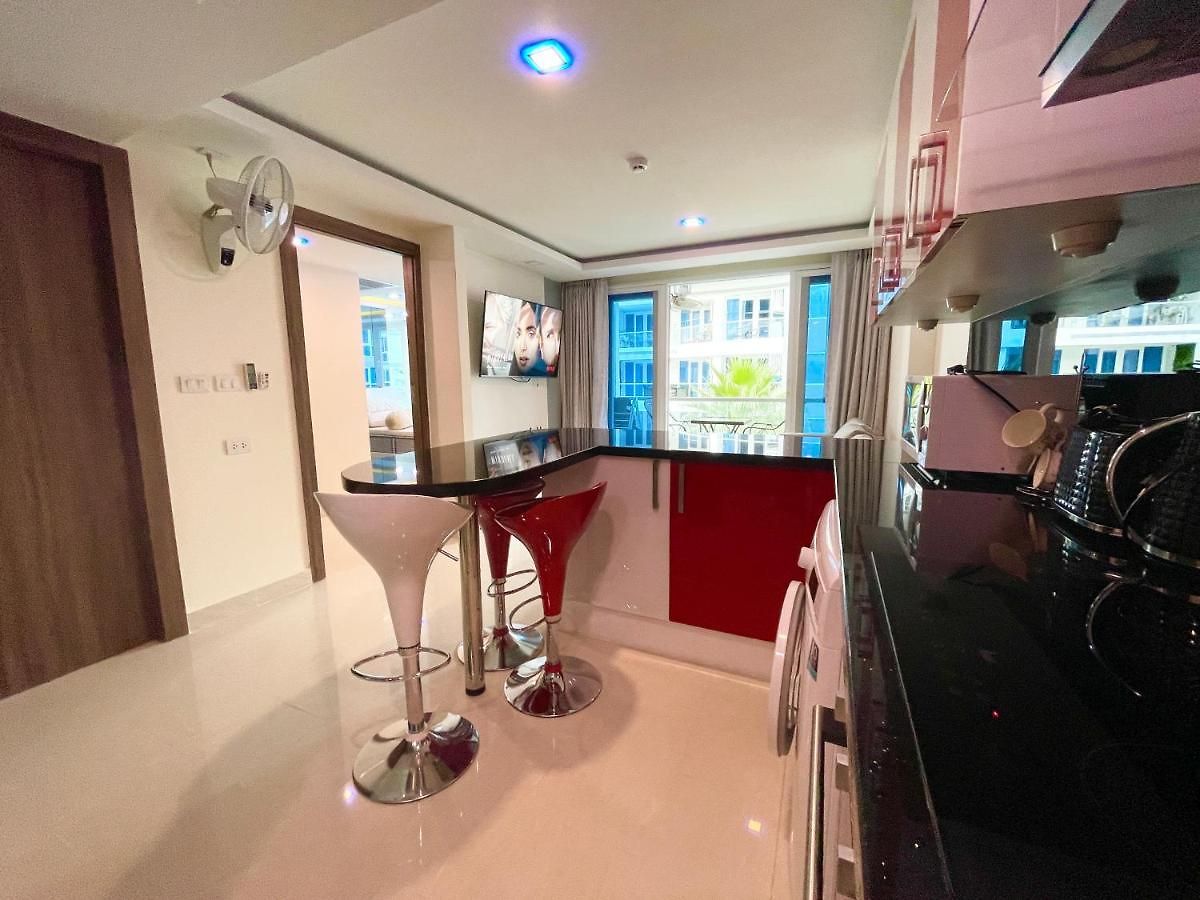 อพาร์ทเม้น Large Luxury - 2 Bedroom - Centre - Grand Avenue Residences, Pool View - 312 *