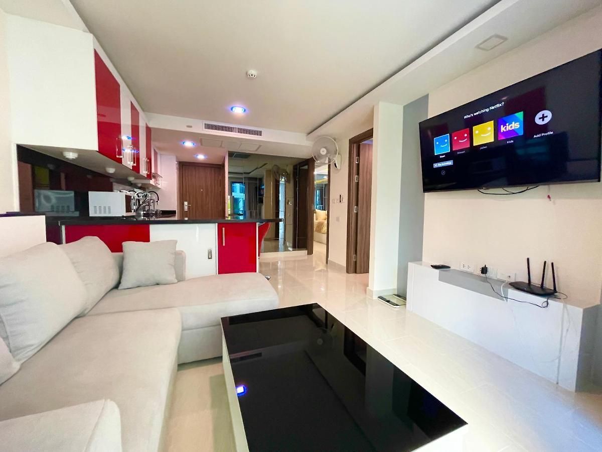 อพาร์ทเม้น Large Luxury - 2 Bedroom - Centre - Grand Avenue Residences, Pool View - 312 *