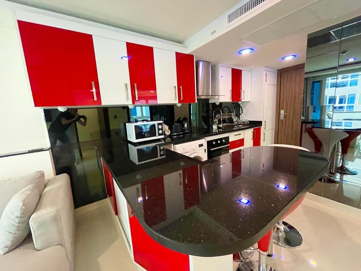 อพาร์ทเม้น Large Luxury - 2 Bedroom - Centre - Grand Avenue Residences, Pool View - 312 *