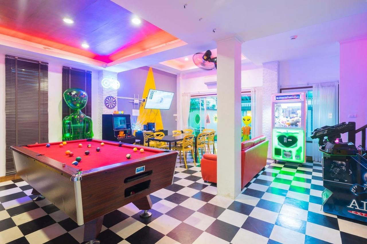 วันหยุดที่บ้าน Game Over Pool 4b Walking Street 2 Km *