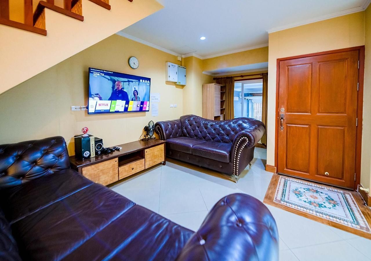 วันหยุดที่บ้าน 4 Bedroom Town With Private Pool *