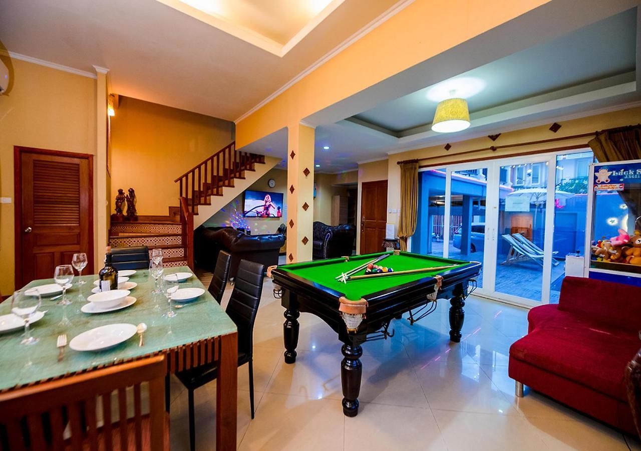 วันหยุดที่บ้าน 4 Bedroom Town With Private Pool