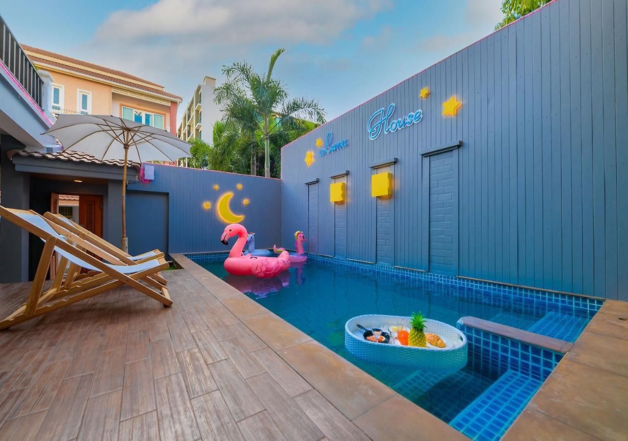 วันหยุดที่บ้าน 4 Bedroom Town With Private Pool *