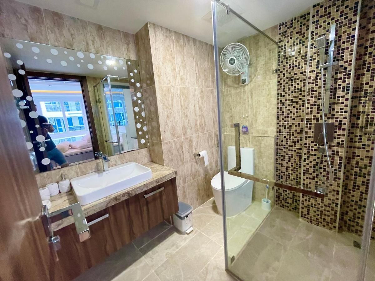 อพาร์ทเม้น Large Luxury - 2 Bedroom - Centre - Grand Avenue Residences, Pool View - 312