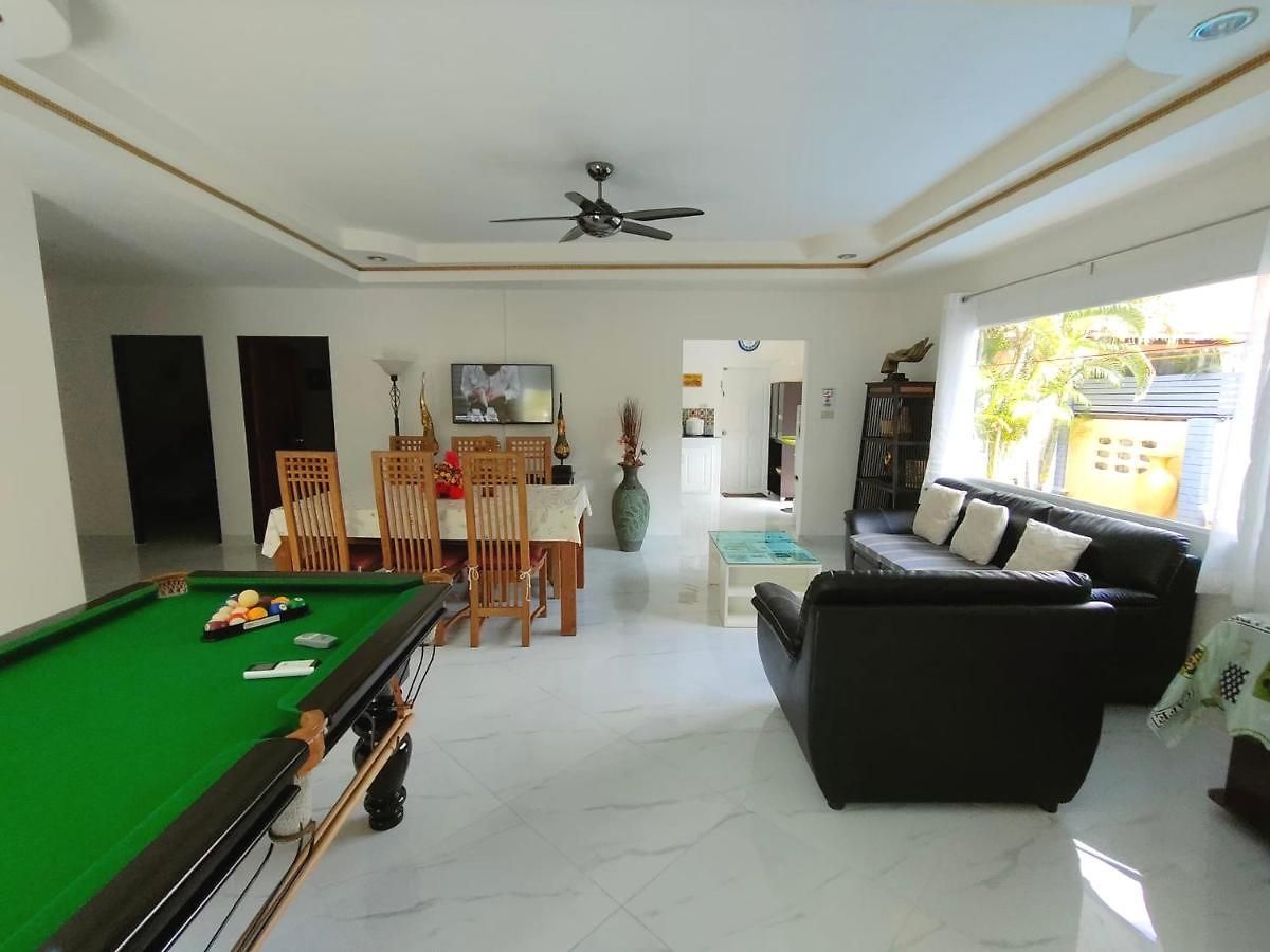 Corner - House Walking Street 4 Bedrooms วิลล่า Pattaya