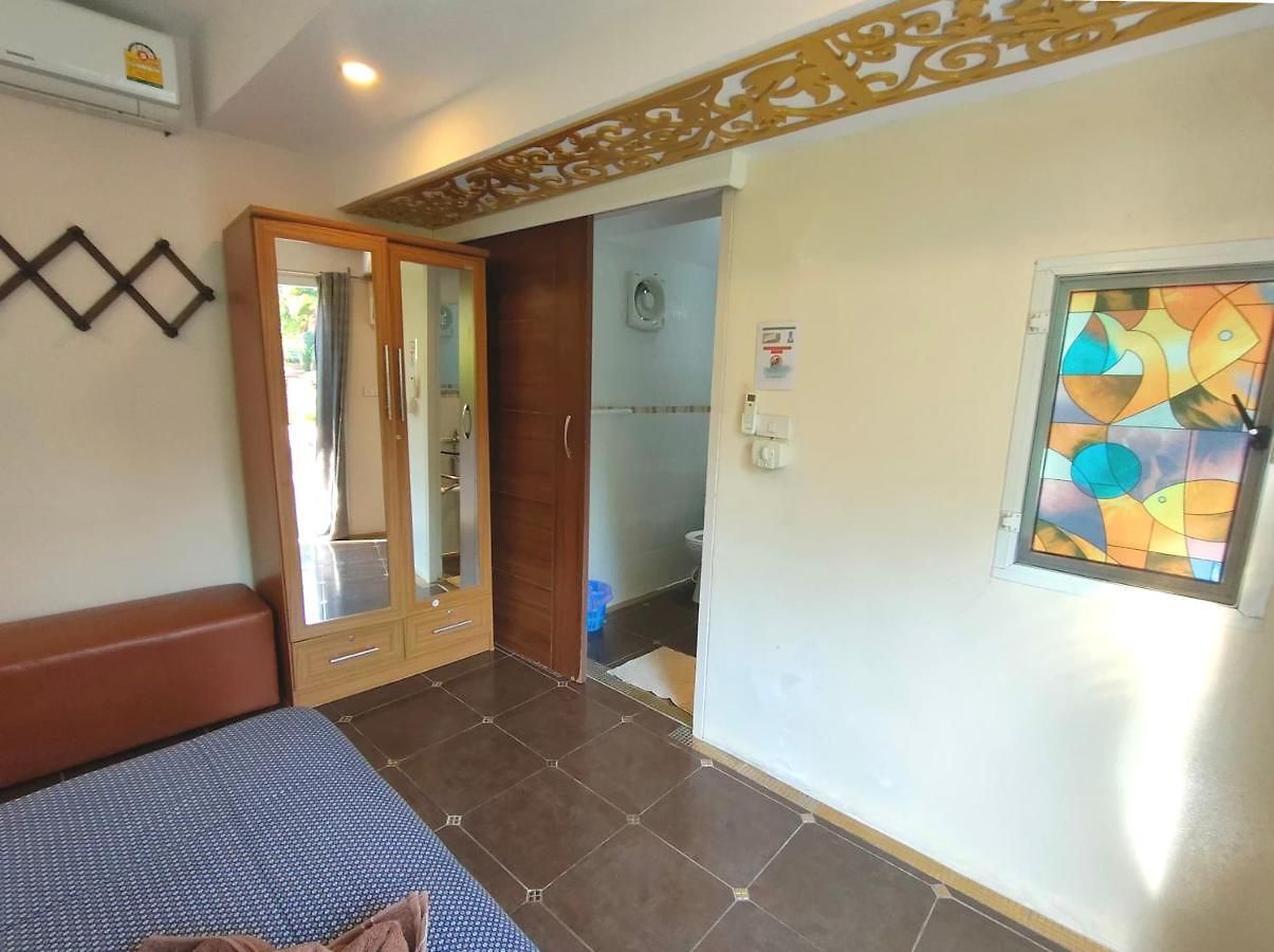 Corner - House Walking Street 4 Bedrooms วิลล่า Pattaya