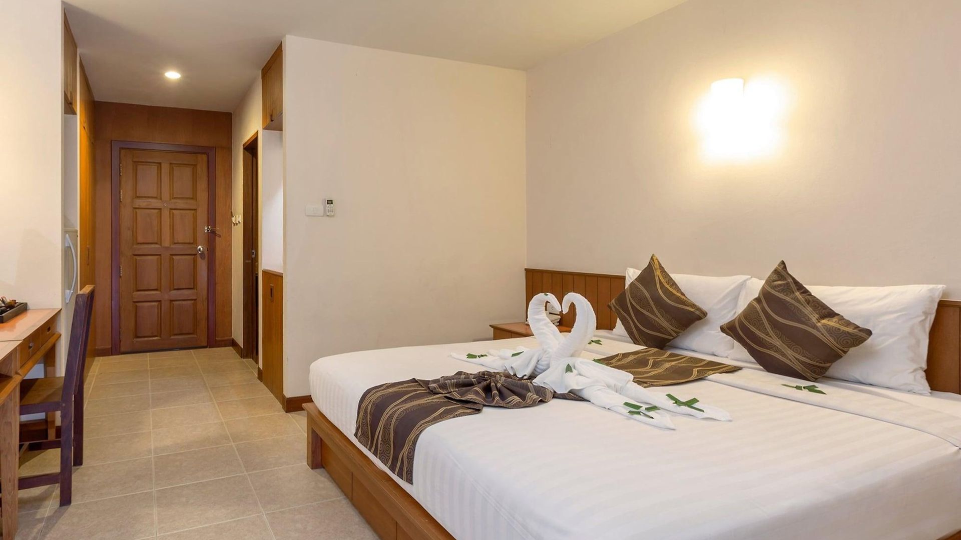 โรงแรม Authong 3*