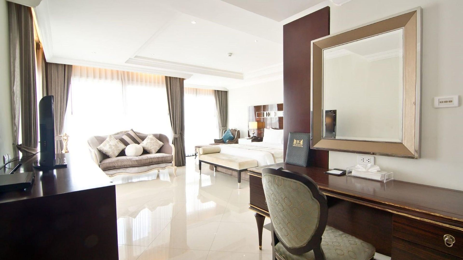 โรงแรม แอลเค รอยอล วิง Pattaya