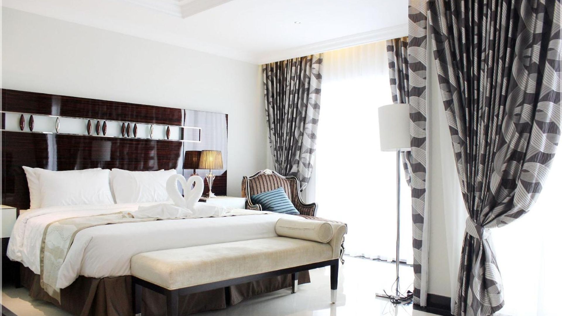 โรงแรม แอลเค รอยอล วิง 3*