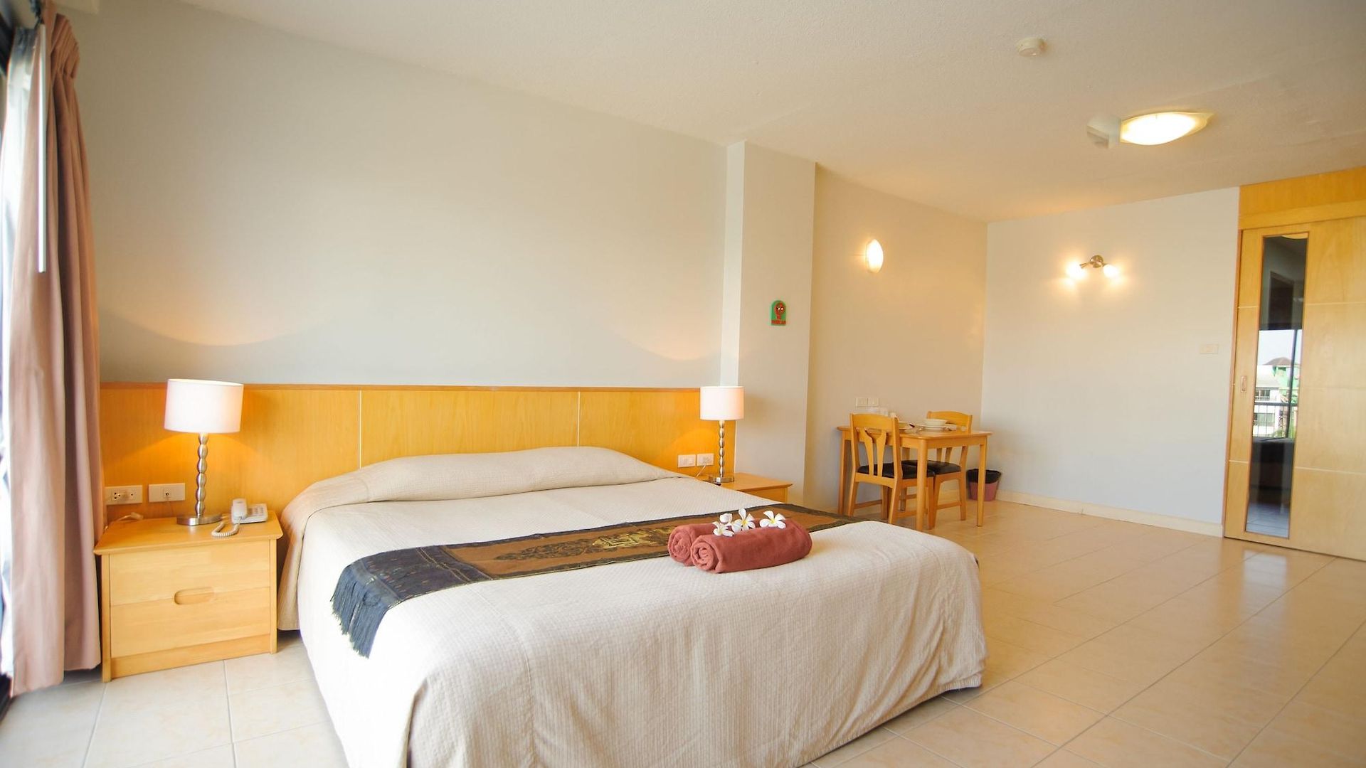 Diamond Place โรงแรม 3*