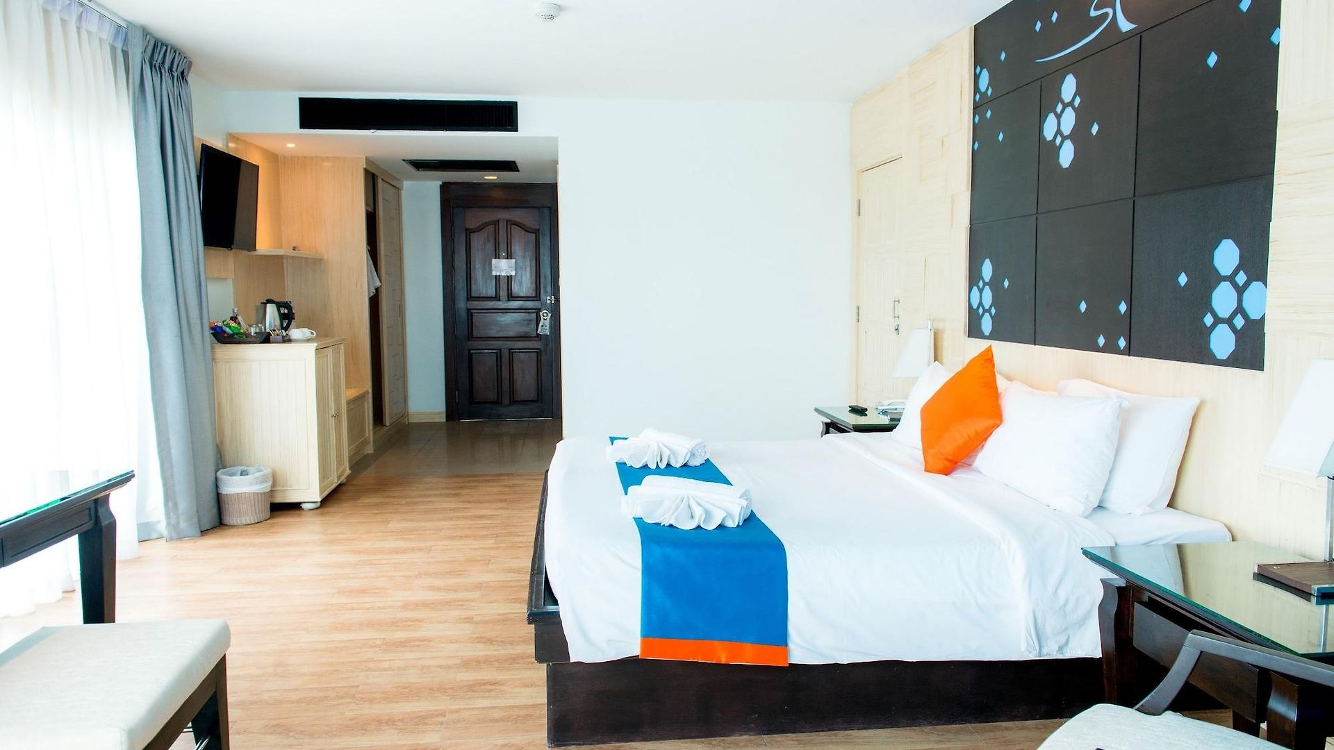 โรงแรม Sea Breeze Jomtien 4*